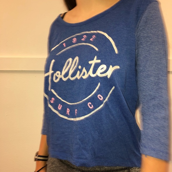 Hollister Blue T-Shirt - Picture 2 of 3